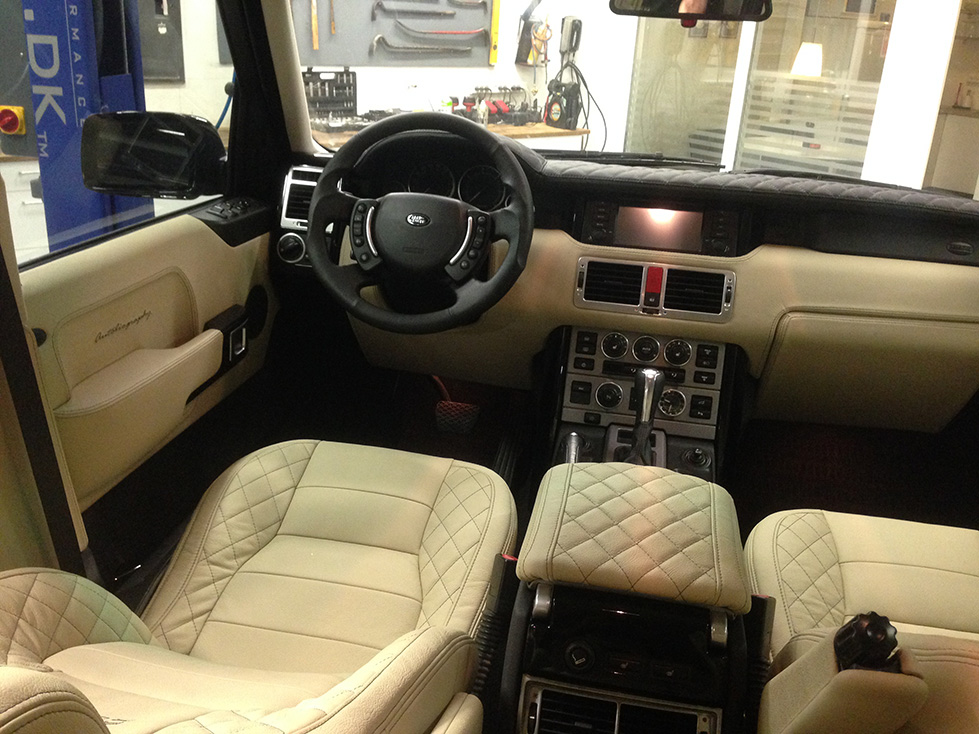 Range Rover L322 fra 2003 - Bentley tern og læder på øverste og nederste instrumentbord